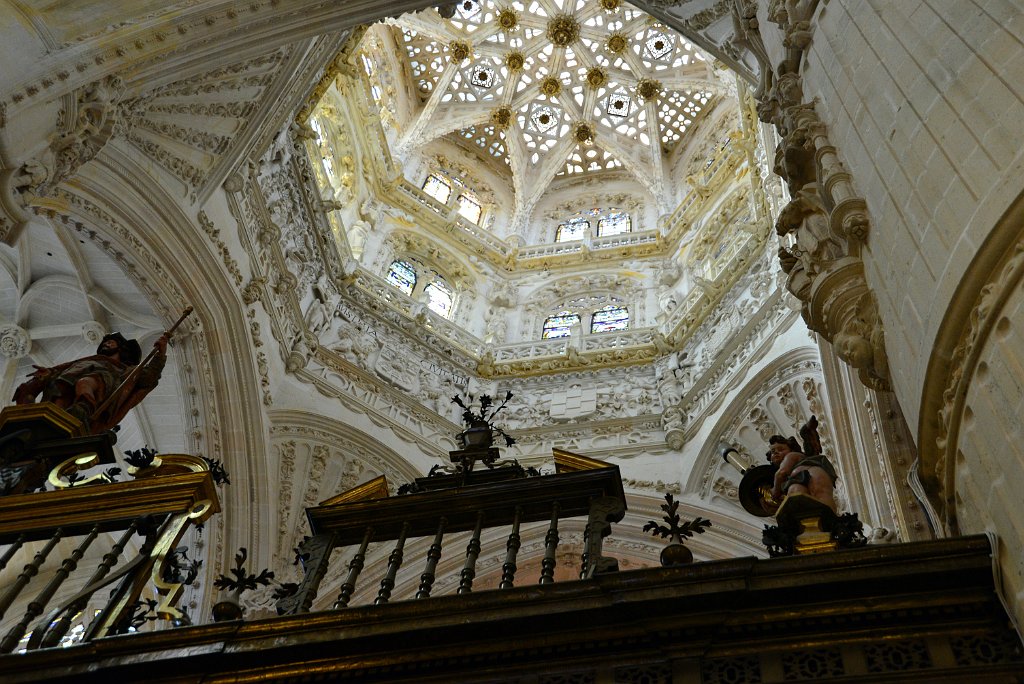 09 Burgos - Cattedrale, interno.JPG